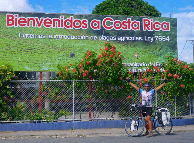 So this is Costa Rica. Note my new cycling jersey. Yes that's right, it's Wallace and Gromit, two plasticine characters who became popular in 1993. Yes, that's right, nineteenfuckingninetythree. It was a Christmas present, and I shall be wearing it for every border crossing from now on